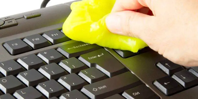 how to clean keyboard